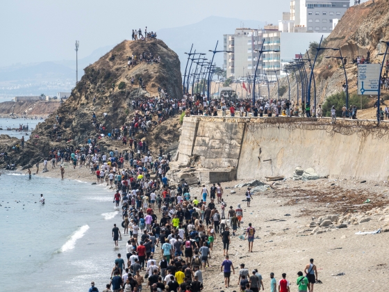Drámai fotók Ceuta lerohanásáról – Ötvenezer migráns lépte át illegálisan a spanyol határt