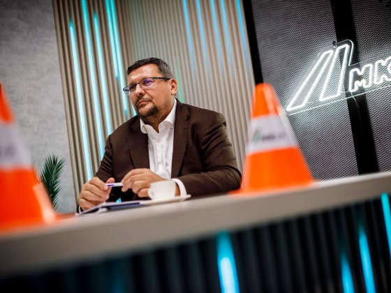 Most dől el a magyar autópályák sorsa, Vitézy Dávidnak azonnal döntenie kell az üzemeltetésről: világos üzenetet kapott az MKIF-vezértől – 