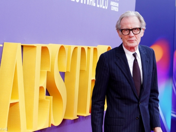 Egy balatoni étteremben fotózkodott Bill Nighy