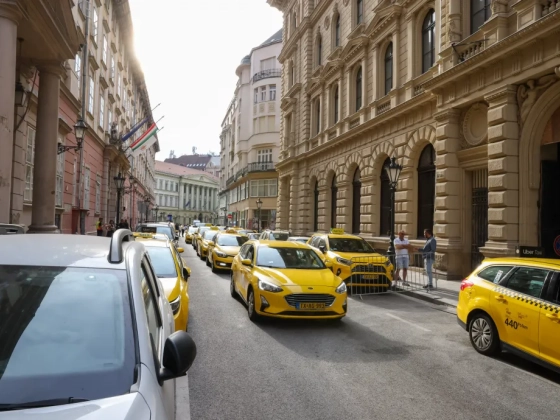 Szombattól drágul a taxizás Budapesten