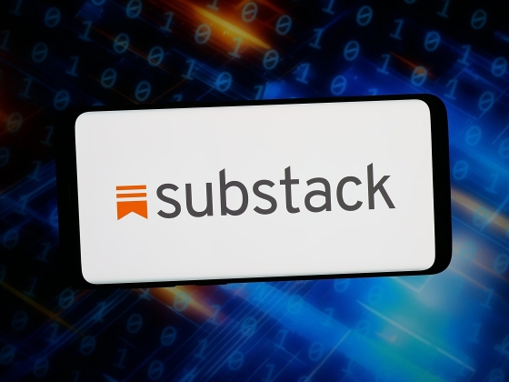 A Substack rágalmazási programja segíti a riportert, amelyet a Pentagon tisztviselője perel