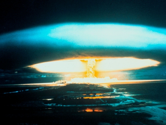 Az atomfegyverek és a mesterséges intelligencia parancsnokai világvége háborút robbanthatnak ki, figyelmeztetik a Nobel-díjasokat