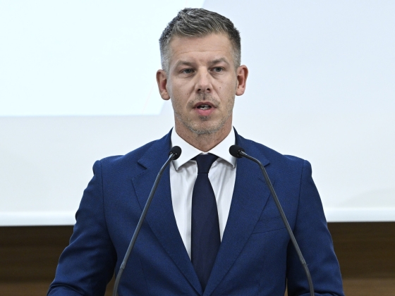 Tisza-kormány: Hegedűs Zsolt belenyúl a statisztikai módszerekbe, energiaválsággal küzd az ország