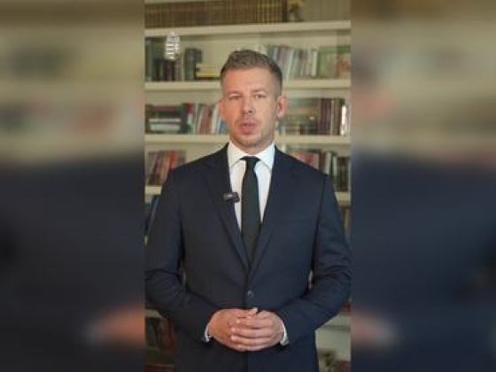 Újabb rendkívüli intézkedéseket jelentett be Magyar Péter: leáll a vasúti teherforgalom esténként, locsolási tilalom lép életbe