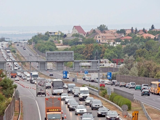 M1-es terelés: teljes változás lép életbe az autópályán, áthelyezik a sávokat októbertől – megkezdődik Győr felé a visszabontás és a pálya újjáépítése