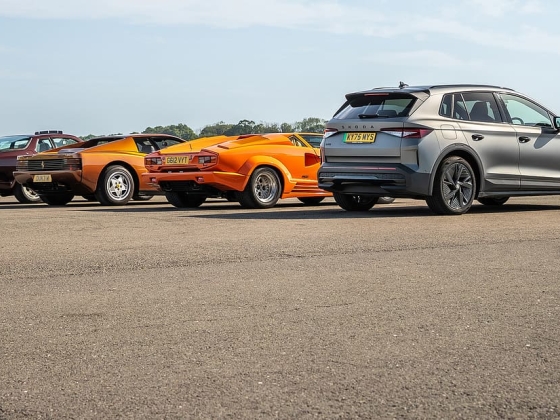 Skoda Elroq RS im Duell: Skoda Elroq RS schlägt Ferrari & Co. im Drag Race