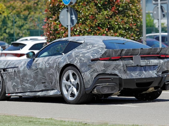 Ferrari dögös 12Cilindrivel: Visszatér a „GTO”?