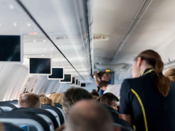 8 trükk, amivel fel lehet venni a harcot a jet lag ellen