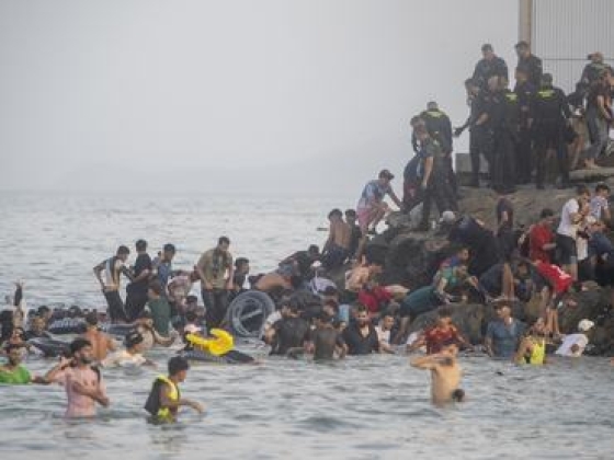 Rendkívüli uniós csúcsot kért Spanyolország a 60 ezres ceutai migrációs áttörés után