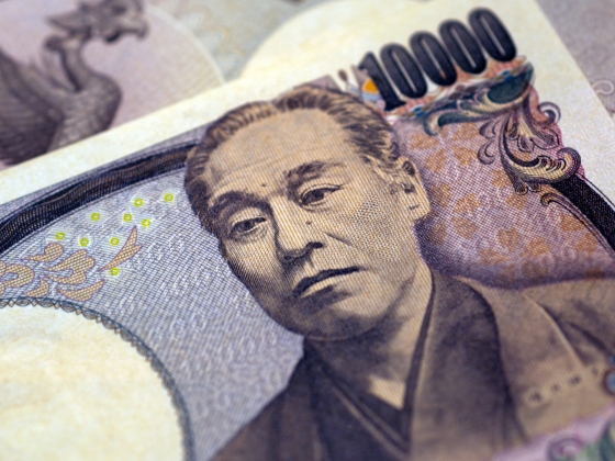 Közös intervenciót hajtott végre Japán és az Egyesült Államok, hogy megállítsák a jen zuhanását