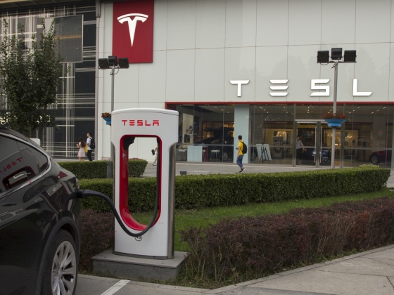 Rendkívüli árazással segít be a Tesla a magyar energiaválság kezelésébe