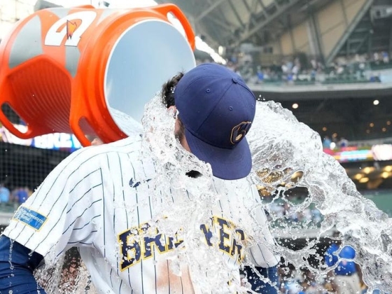 Az Astros közvetlenül a kereskedési határidő előtt megvásárolja a Brewers korábbi shortstopját