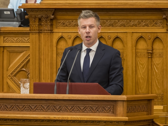 Fontos bejelentéseket tett Magyar Péter: „Talán soha nem látott energiakrízissel nézünk szembe”