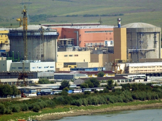 Már robbantottak a Dunában, hogy mentsék az atomerőművet: nem volt elég, még több töltetet hoz a hadsereg – videón a művelet