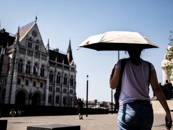 Tarol a hőség, szinte a teljes országra kiadták a figyelmeztetést