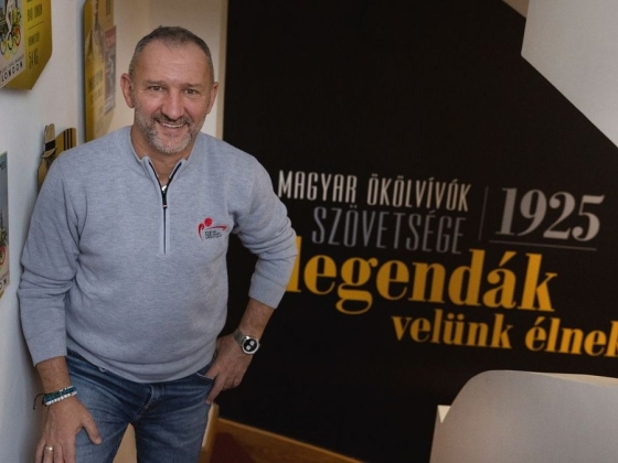 Kokó millió emlékéből válogatott, most azért dolgozik, hogy legyen utódja