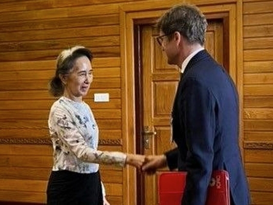 Mianmar korábbi vezetője, Aung San Suu Kyi találkozik a Vöröskereszt tisztviselőjével, közölte az elnöki hivatal