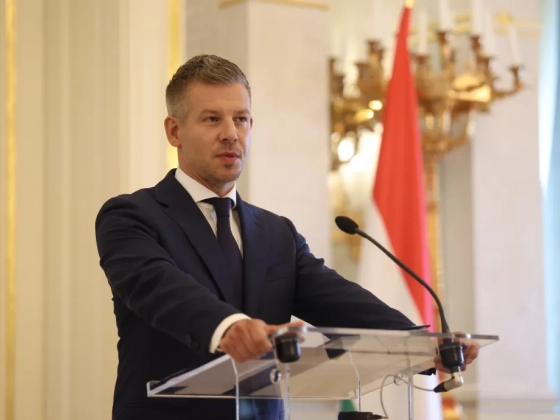 Fékezzék meg a dezinformációk terjesztését, szólította fel az ellenzéki pártokat Magyar Péter
