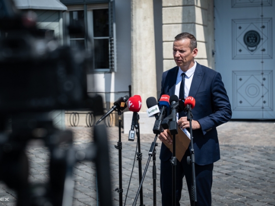 Toroczkai László szerint a kormány csak túl akarja élni ezt a pár napot