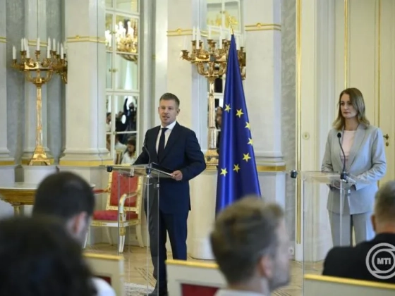 Öt nap előtt állunk – mondja Magyar Péter, aki a kritikák zápora közepette összefogásra szólít fel.