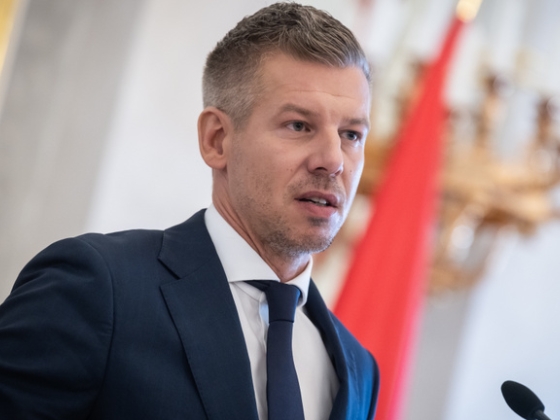Magyar Péter bejelentette: kiszállnak az Orbán-kormány irodaprojektjéből, visszakövetelnek 300 milliárd forintot