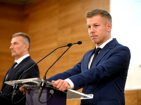 Magyar Péter felszólította Mészáros Lőrincet, hogy tekerje le az egyik gyárát