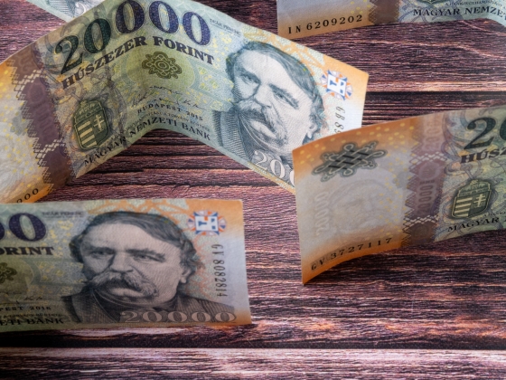 Lendületet venne a forint, fontos adatok érkeztek Amerikából