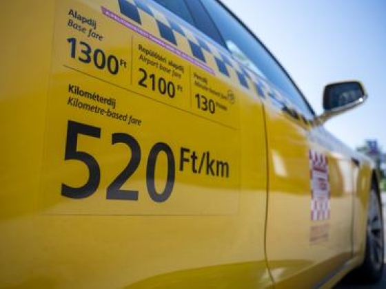 Üzent a Budapest Airport a taxisoknak: ezt kell tenniük, hogy ne történjen meg a ma hajnali káosz! Mit lépnek a taxisok?