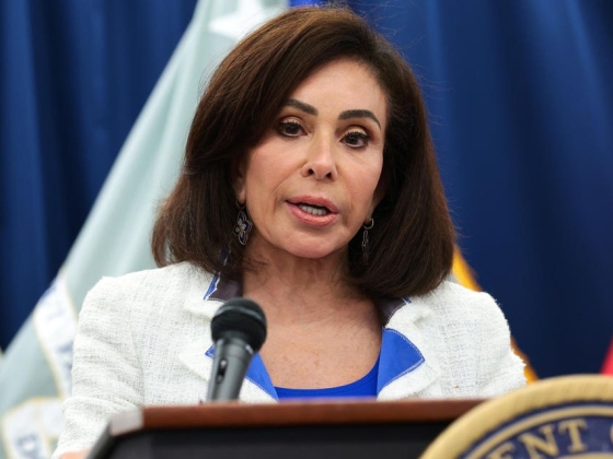 Trump állítólag azt fontolgatja, hogy elbocsátja Jeanine Pirro-t a tükröződő medence miatt – azt mondja, „megfulladt”