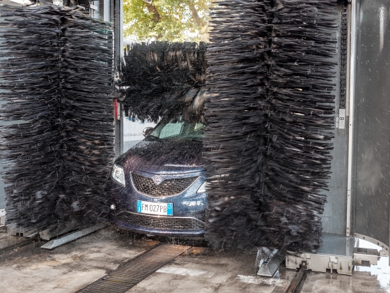 OMV: határozatlan időre bezárnak az autómosók a víz- és energiaválság miatt