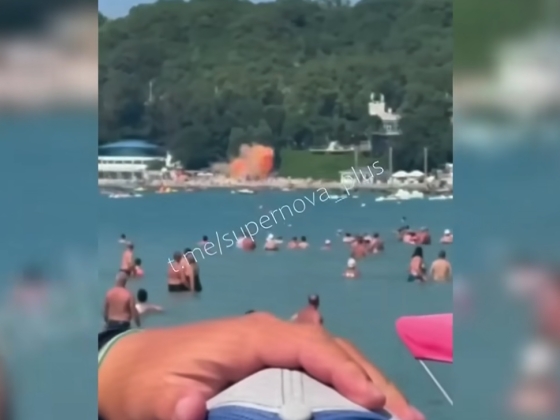 A Fekete-tengeri Gelendzsik strandján a nyaraló emberek közé csapódott és 7 embert megölt egy drón