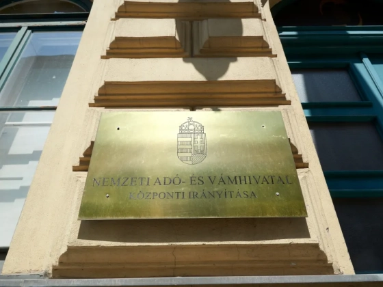 A NAV négy hónapos türelmi időszakkal segít a vállalkozásoknak a nyugtaadat-szolgáltatásban