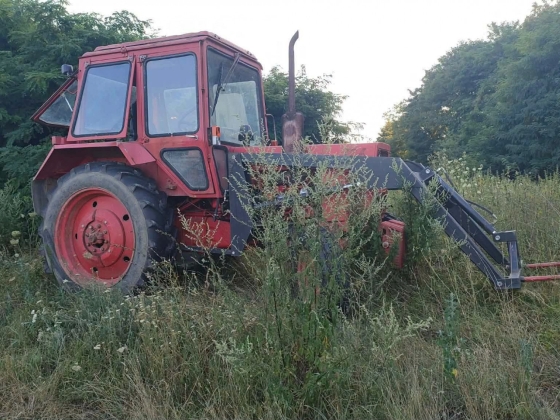 Traktort lopott a balga bőszénfai belga, azzal akart hazamenni, és el is jutott vele egészen messzire