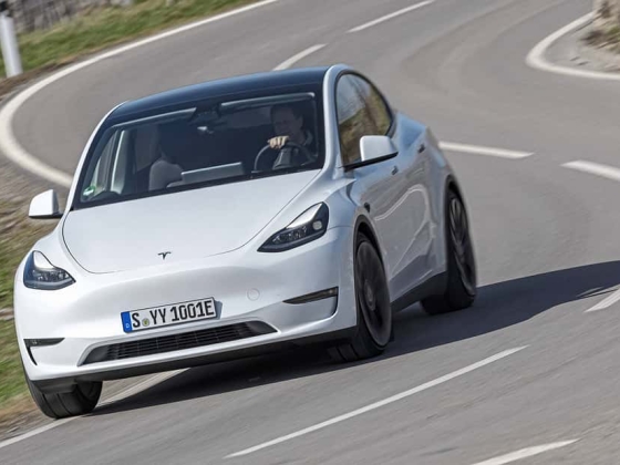 Az NHTSA megvizsgálja a Tesla alvázhibáit: 1,2 millió Tesla van kilátásban