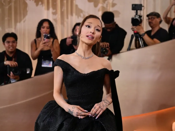 Ariana Grande a koncertjén mondta el, miért vonul vissza egy időre