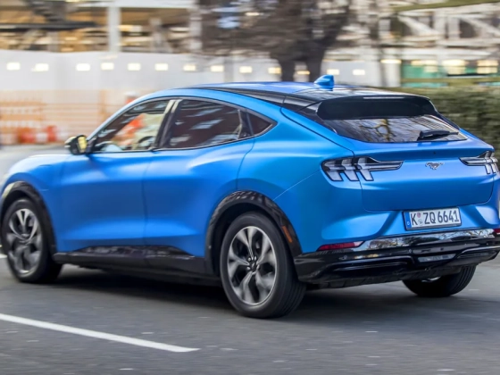Fél perc miatt rendelt el visszahívást a Ford