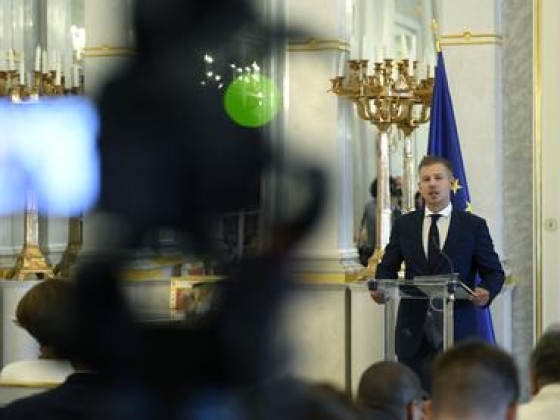 Mutatjuk, hogy teljesítettek a magyarok, amikor a legjobban spóroltak − mást mutatnak Magyar Péter és a MAVIR számai
