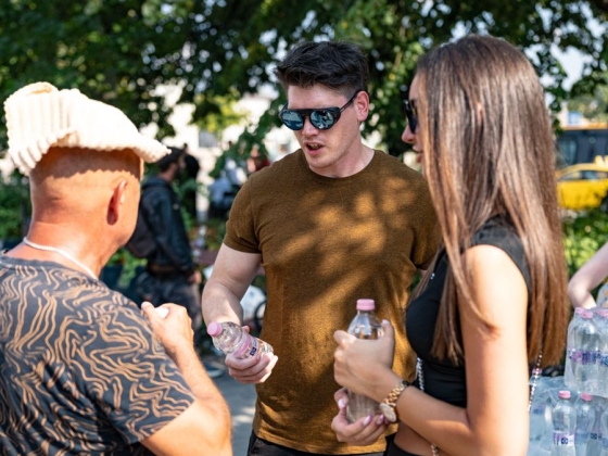 Vízosztással segíti a rászorulókat a Fidelitas