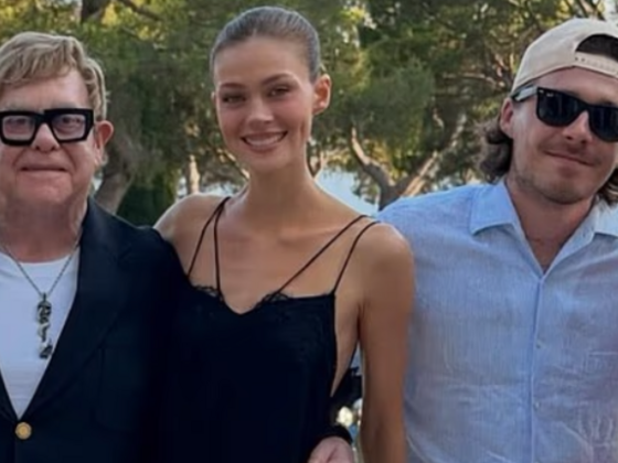 Csaknem botrányba fulladt a Beckham család nyaralása, Elton John és a 15 millió fontos villája kellett a nyugalomhoz