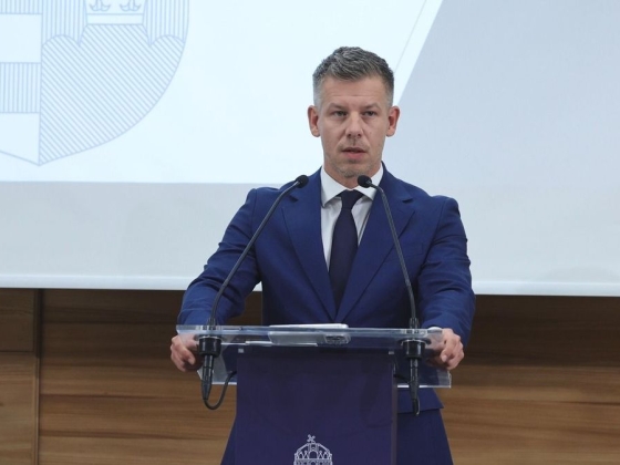 Magyar Péter Paksról üzent: három centin múlt a leállás – már a hosszú távú védekezésre készül a kormány