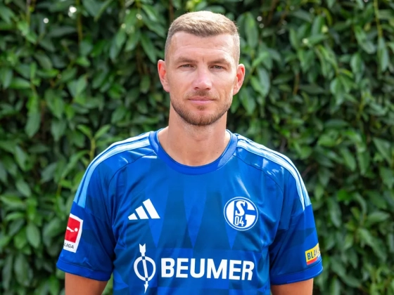 Edin Dzeko hosszabbított a Schalkéval