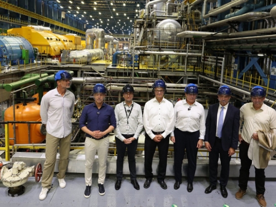 Magyar Pétert körbevezették a paksi atomerőműben, volt, ami nagyon nem tetszett neki