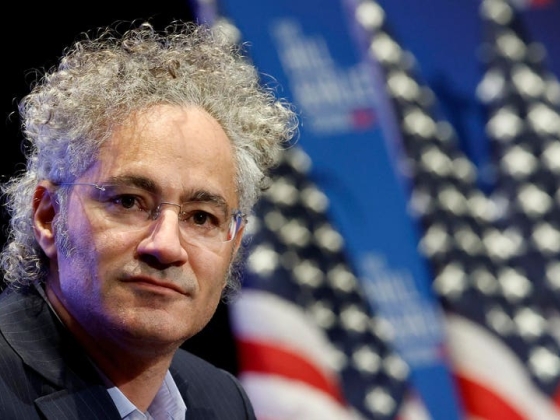 A Palantir vezérigazgatója, Alex Karp 67 helyen emelkedett a Forbes milliárdos listáján, amikor a részvények 30%-ot emelkedtek az egekbe