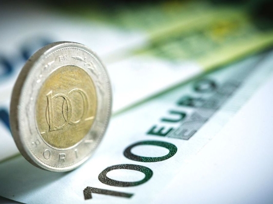 Rákapcsolt a forint, csak a hátát nézhetik a régiós devizák