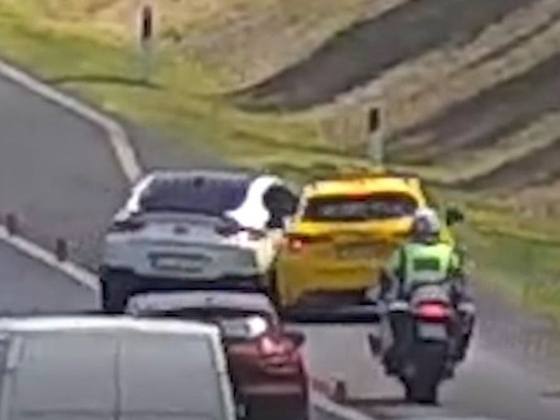 Annyira sietett a Hungaroringre, hogy árokba lökte a taxit + videó