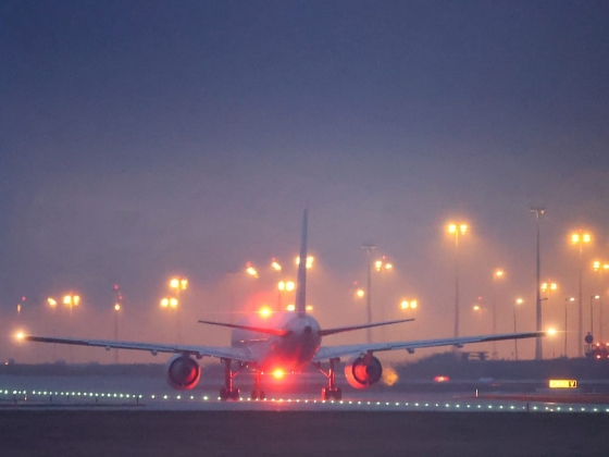 A német lipcsei/hallei repülőtér járatai megszakadtak, miután gyanús tárgyakat észleltek