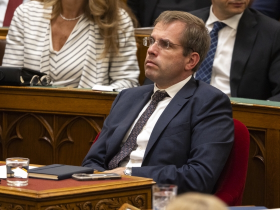 Ruff Bálint rendkívüli ülést kezdeményezett, a jövő héten újra összeül a parlament