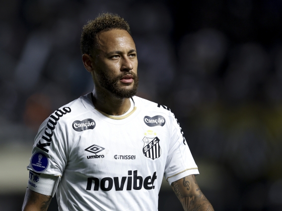 A „semmirekellő” Neymar csúnyán összekapott az ellenfél szurkolóival és vezetőivel – videók