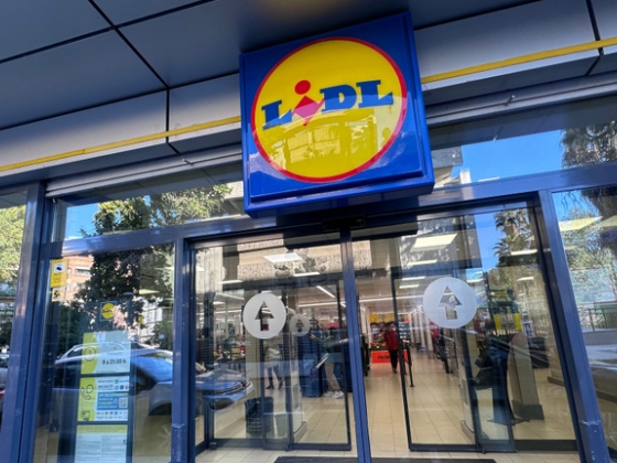 Súlyos bírságot kapott a Lidl, mert a legolcsóbb élelmiszerláncként hirdette magát