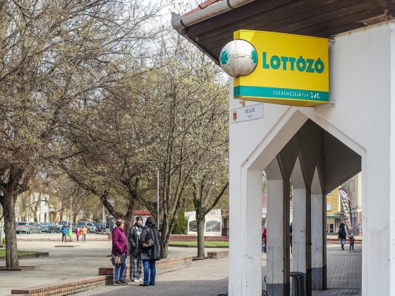A Lounge Grouppal fennálló szerződése felmondása után átalakítja ügynökségi modelljét a Szerencsejáték Zrt.